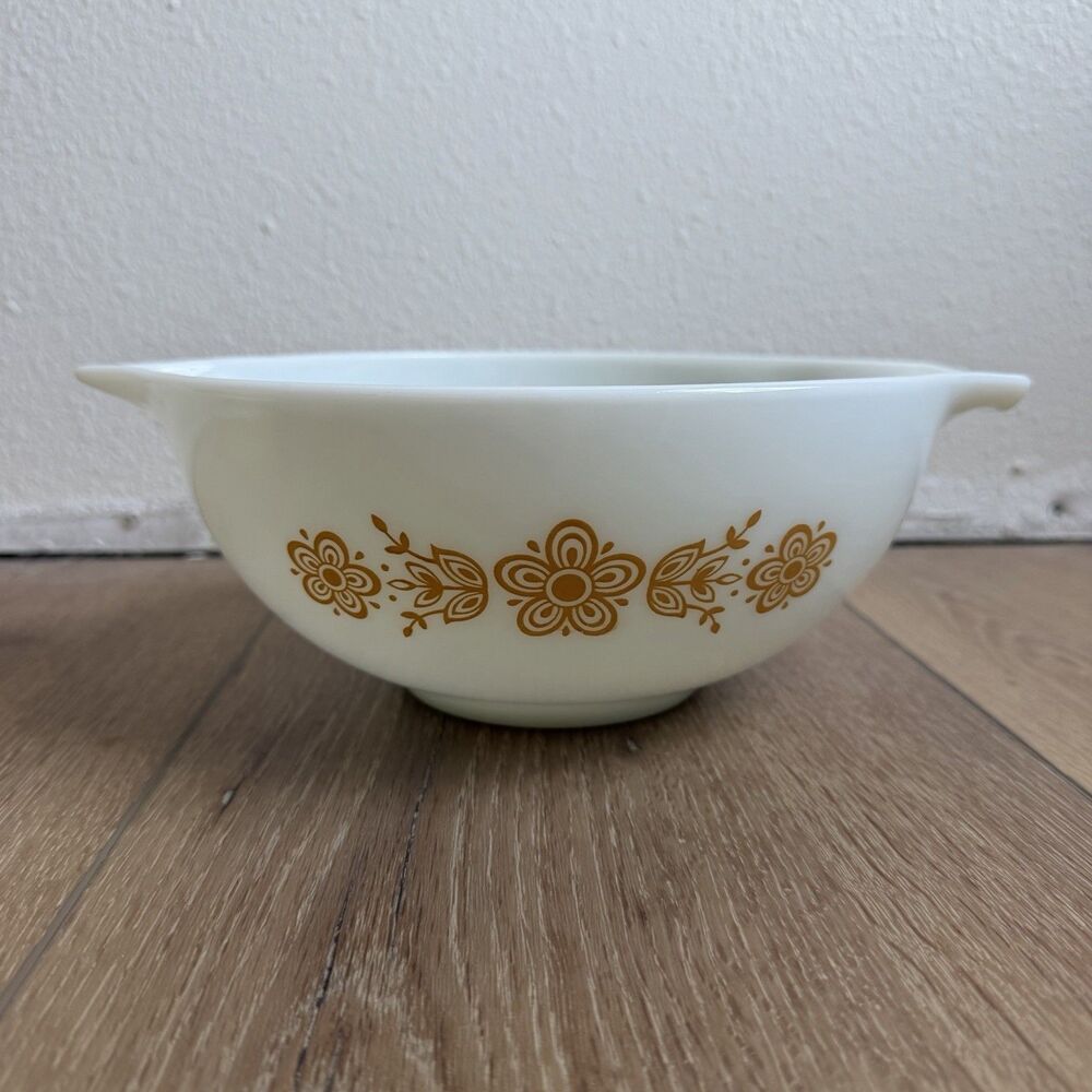 Pyrex Butterfly Gold 2.5 Qt Cinderella Mixing Bowl 443 Vintage Milk Glass Baking